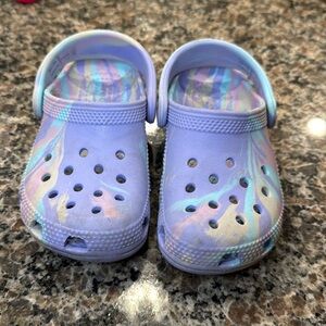 CROCS Kids Classic Tie Dye Clog. Purple. Size 8 toddler. Very good condition.